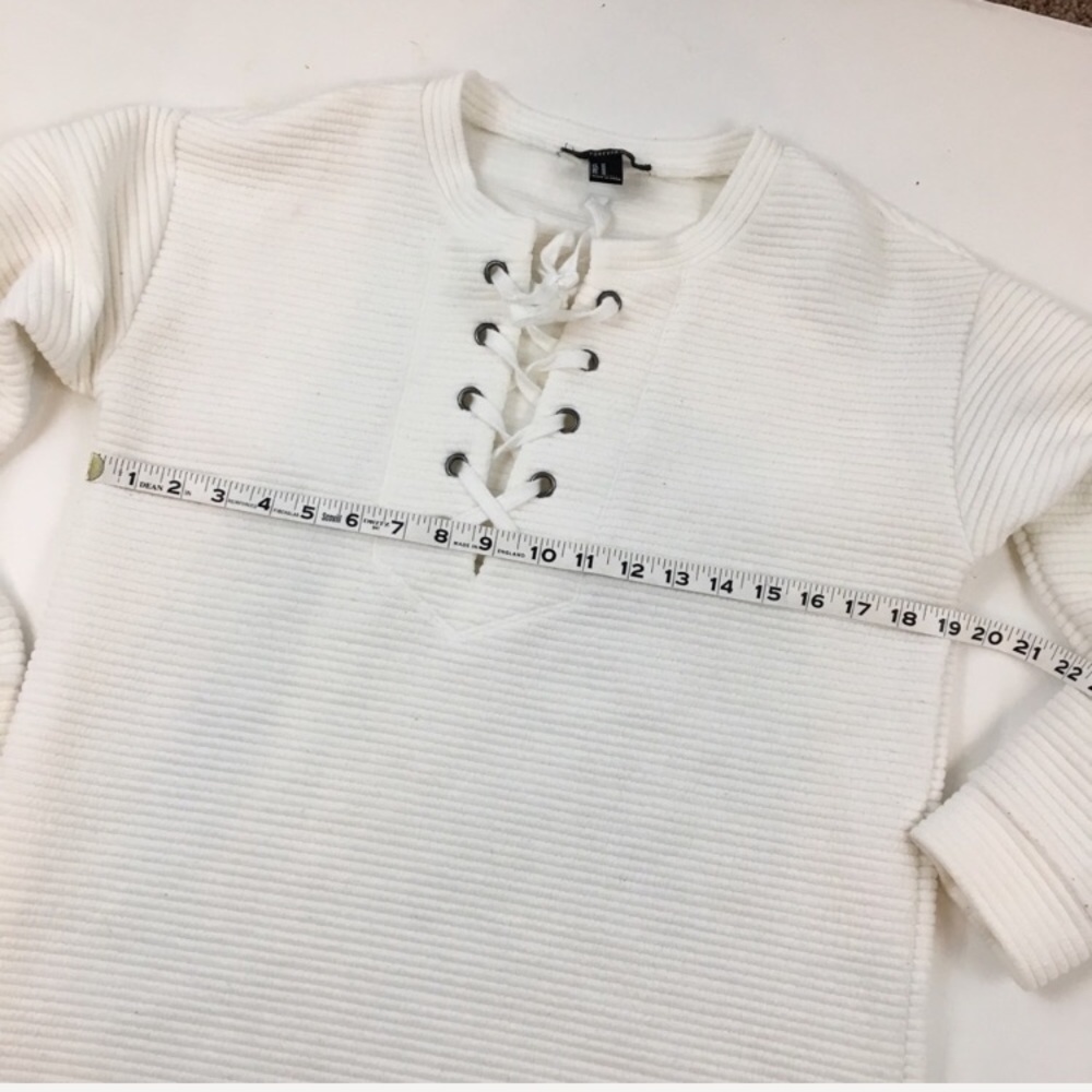 ✨5 FOR $25✨   Forever 21 White Lace Up Sweatshirt - Picture 6 of 7